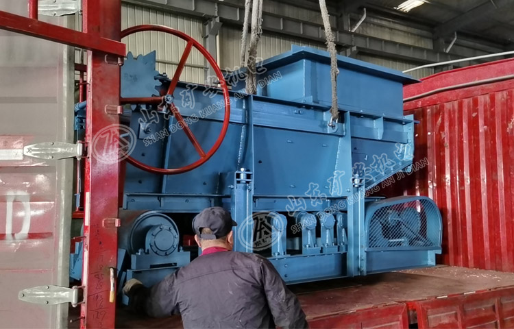 山東礦安機(jī)電甲帶給煤機(jī)裝車發(fā)貨